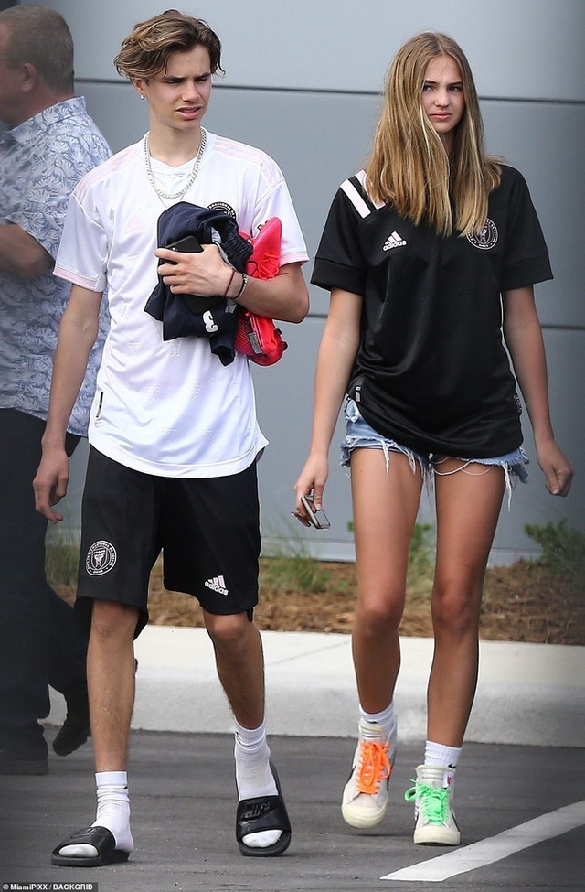 Con trai 17 tuổi của danh thủ Beckham khoe bạn gái và đã đính hôn - Ảnh 3.
