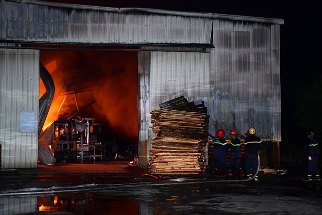 Hải Phòng: Cháy lớn tại một xưởng gỗ nội thất - Ảnh 5.