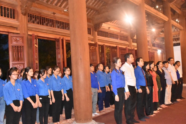 Xúc động lễ thắp nến tri ân Liệt sĩ Thanh niên xung phong tại Ngã ba Đồng Lộc - Ảnh 6.