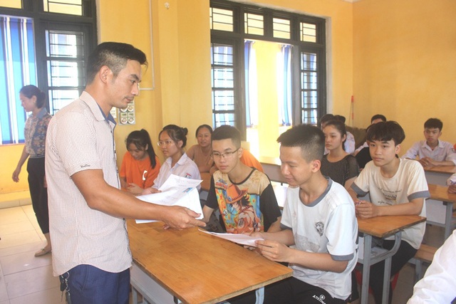 Sáng nay, gần 20.000 học sinh tỉnh Hải Dương tham dự kỳ thi tuyển sinh lớp 10 - Ảnh 2.