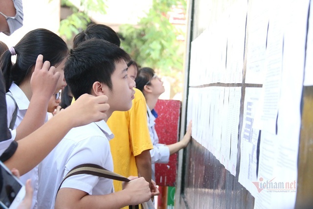 Gần 90.000 học sinh Hà Nội làm thủ tục thi lớp 10 năm 2020 - Ảnh 3.