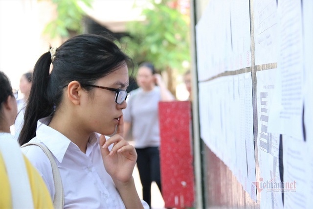 Gần 90.000 học sinh Hà Nội làm thủ tục thi lớp 10 năm 2020 - Ảnh 4.
