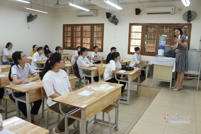 Gần 90.000 học sinh Hà Nội làm thủ tục thi lớp 10 năm 2020 - Ảnh 5.