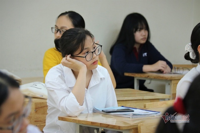 Gần 90.000 học sinh Hà Nội làm thủ tục thi lớp 10 năm 2020 - Ảnh 9.