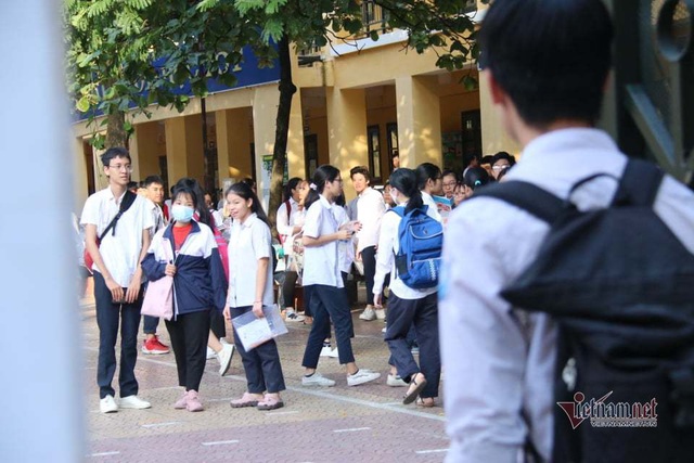 Trường bật điều hòa từ 6h sáng cho học sinh thi lớp 10 ở Hà Nội - Ảnh 1.