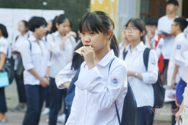 Trường bật điều hòa từ 6h sáng cho học sinh thi lớp 10 ở Hà Nội - Ảnh 2.
