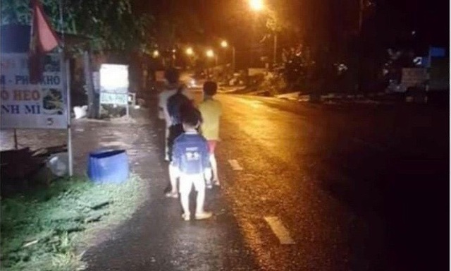  4 ch&aacute;u b&eacute; bỏ đi, thầy b&oacute;i ph&aacute;n tử vong khiến gia đ&igrave;nh hoảng loạn - Ảnh 1.