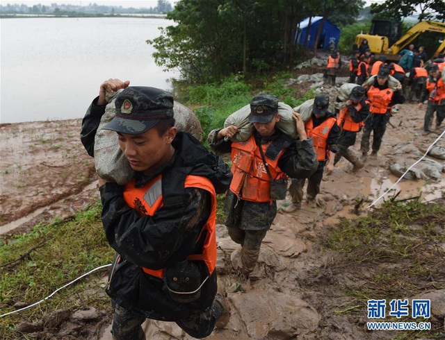 Nước cuồn cuộn đổ về, đập Tam Hiệp an toàn vượt qua đỉnh lũ - Ảnh 4.