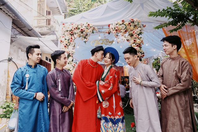 Cô dâu chú rể diện gây ấn tượng mạnh khi cổ phục triều Nguyễn trong ngày cưới - Ảnh 1.