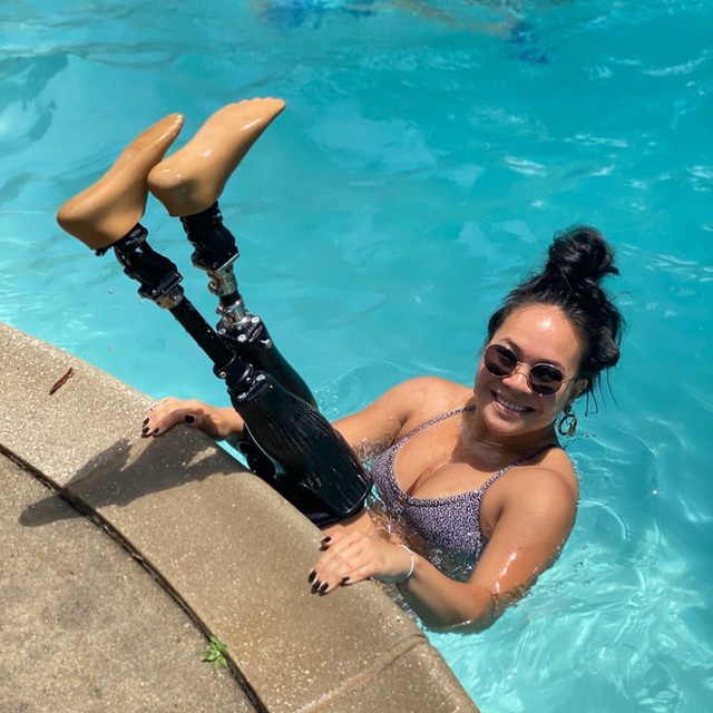 Cô gái gốc Việt mất 2 chân vì nổ bom, thành VĐV bơi lội ở Mỹ - Ảnh 6.