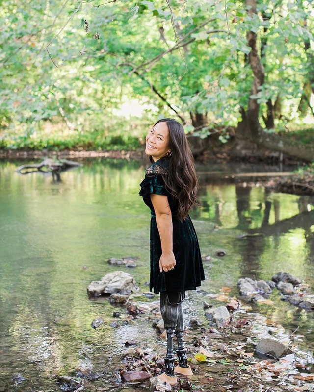 Cô gái gốc Việt mất 2 chân vì nổ bom, thành VĐV bơi lội ở Mỹ - Ảnh 9.