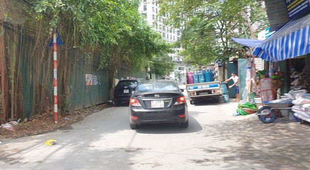 Nhiều xe ô tô dán bản đồ thiếu Hoàng Sa, Trường Sa “vô tư” lưu thông trong phố - Ảnh 5.