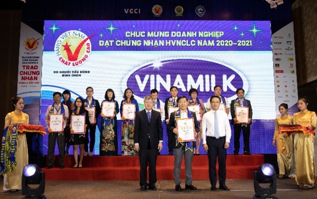 Vinamilk liên tiếp được đánh giá thuộc top công ty kinh doanh hiệu quả nhất Việt Nam  - Ảnh 2.