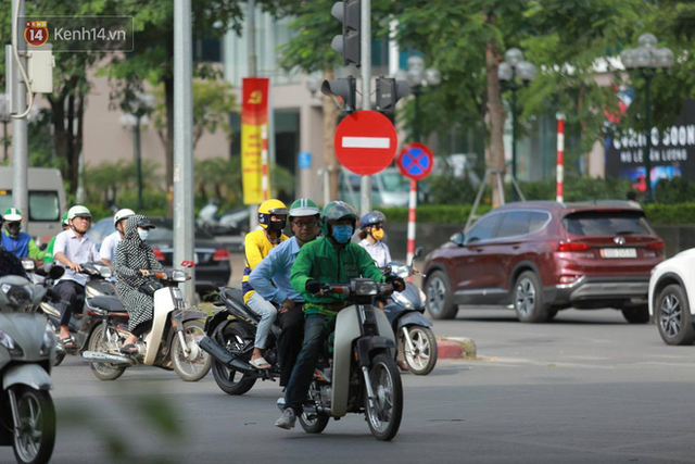 Tâm sự của những tài xế GrabBike về những nguy hiểm trong nghề: Cướp giật, chửi bới và quỵt tiền - Ảnh 4.