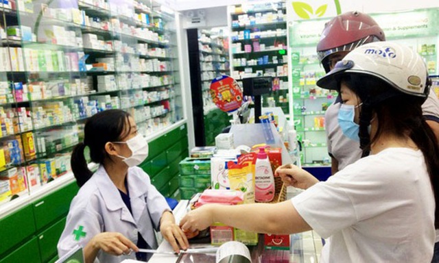 Cơ sở bán lẻ thuốc phải ghi lại thông tin liên lạc người có dấu hiệu cảm cúm, sốt, ho khi tư vấn bán thuốc - Ảnh 2.