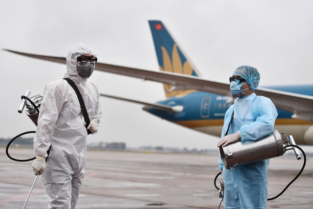 Lo ngại dịch COVID-19 tái lây nhiễm, hãng bay tăng chuyến đưa du khách rời Đà Nẵng - Ảnh 2.