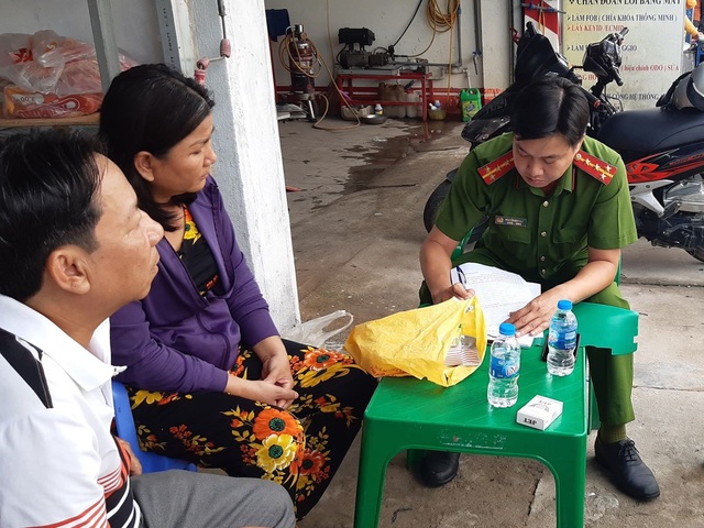 Nghi do bị thôi miên, nhiều nạn nhân bỏ hàng chục triệu mua thảo dược của nhóm bán hàng rong bí ẩn - Ảnh 2. Nghi do bị thôi miên, nhiều nạn nhân bỏ hàng chục triệu mua thảo dược của nhóm bán hàng rong bí ẩn - Ảnh 2.