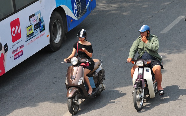 Báo động với thói quen “chết người” khi điều khiển xe mô tô, gắn máy - Ảnh 10.