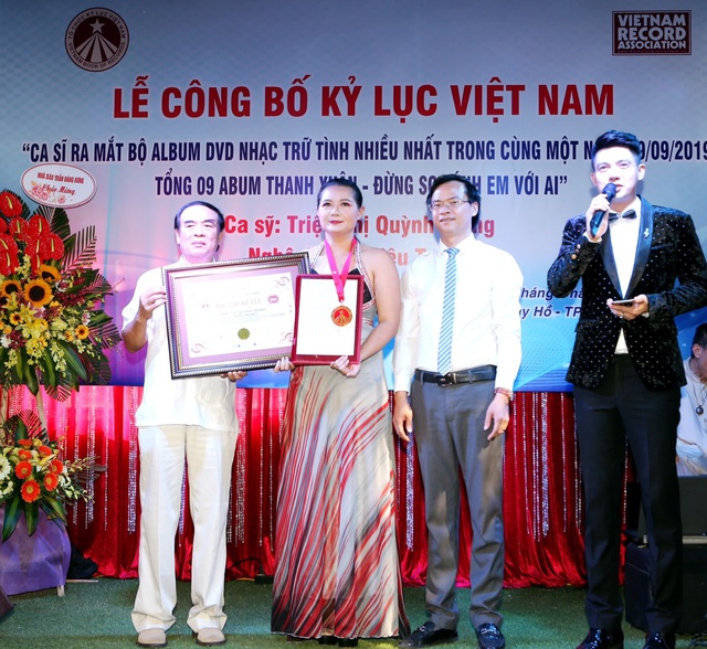 “Cô gái Bắc” Triệu Trang được trao Kỷ lục Guinness Việt Nam - Ảnh 1.