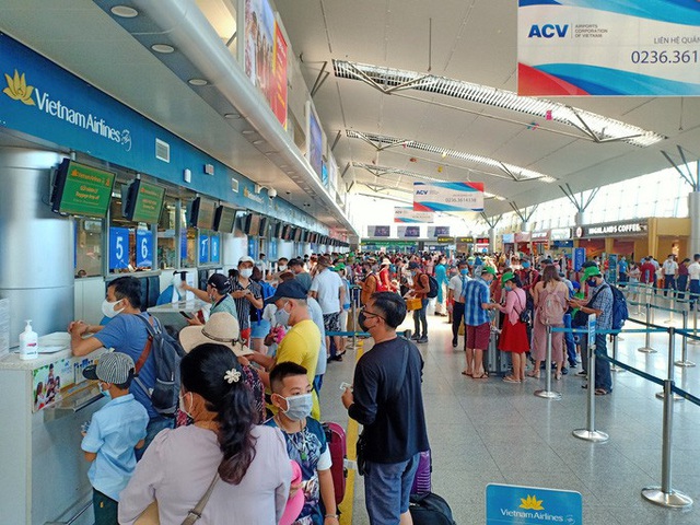 Hàng không mở tối đa chuyến bay “giải vây” 8 vạn hành khách ở Đà Nẵng - Ảnh 2.