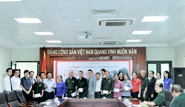 Danko Group phối hợp cùng báo Tiền phong tặng quà cựu thanh niên xung phong Thái Nguyên  - Ảnh 4.