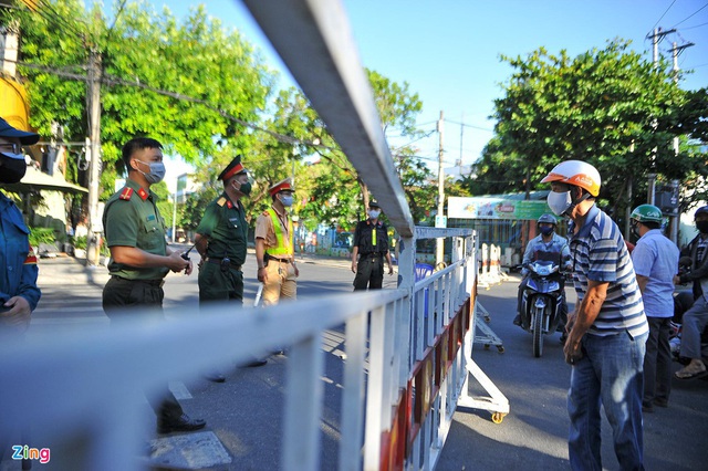 Phố phường Đà Nẵng trong ngày đầu tái giãn cách xã hội - Ảnh 7.