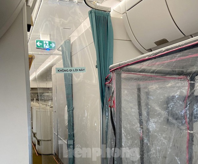 Bên trong chuyến bay đặc biệt đón lao động tại Guinea Xích đạo về nước - Ảnh 8. Bên trong chuyến bay đặc biệt đón lao động tại Guinea Xích đạo về nước - Ảnh 8.