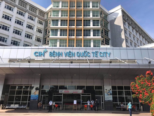 Bệnh viện Quốc tế City tạm dừng nhận bệnh nhân vì 2 trường hợp nghi mắc COVID-19 - Ảnh 2.