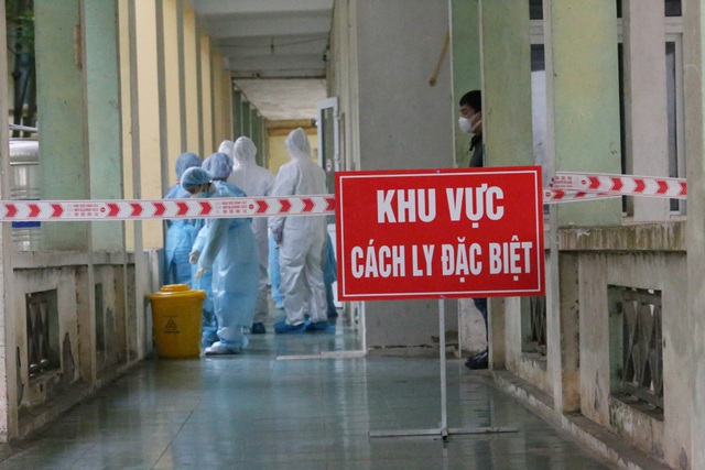 Việt Nam có thêm 1 bệnh nhân mắc COVID-19, được cách ly ngay khi nhập cảnh - Ảnh 2.