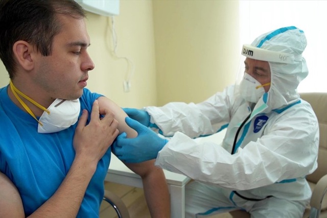 Lý do Nga sắp có vaccine COVID-19 đầu tiên thế giới - Ảnh 1.