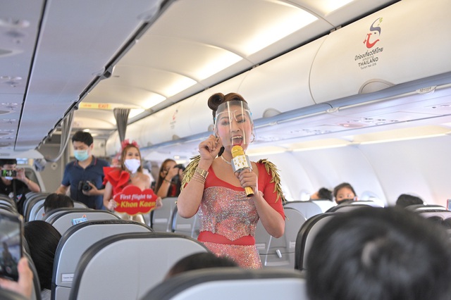 Vietjet Thái Lan khai trương đường bay Bangkok – Khon Kaen với màn biểu diễn của ca sỹ nổi tiếng Thái Lan Ying-Lee trên tàu bay - Ảnh 2.