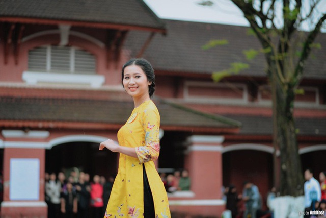 Vẻ đẹp chuẩn con gái Huế của thí sinh Hoa hậu Việt Nam 2020 - Ảnh 8.