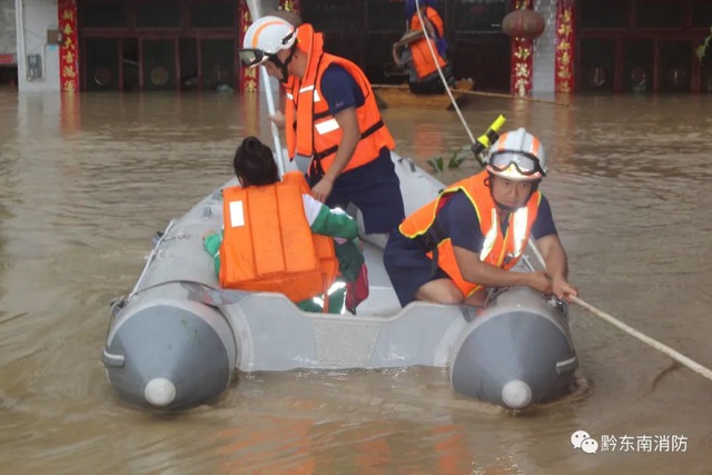 Những hình ảnh đáng sợ về cơn đại hồng thủy ở miền Nam Trung Quốc gây ra bởi những cơn mưa dai dẳng kéo dài hơn 30 ngày - Ảnh 13.