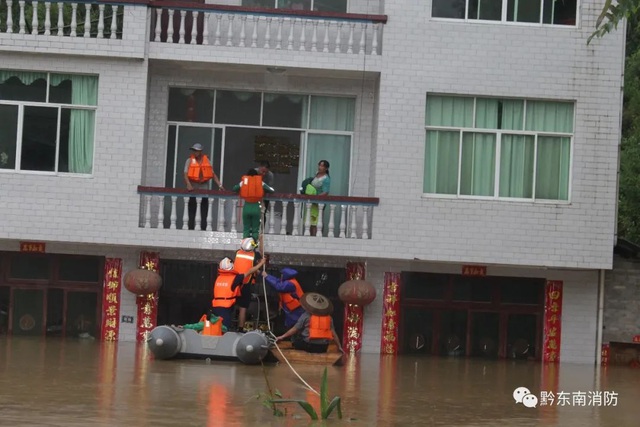 Những hình ảnh đáng sợ về cơn đại hồng thủy ở miền Nam Trung Quốc gây ra bởi những cơn mưa dai dẳng kéo dài hơn 30 ngày - Ảnh 15.