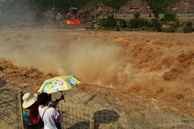 Những hình ảnh đáng sợ về cơn đại hồng thủy ở miền Nam Trung Quốc gây ra bởi những cơn mưa dai dẳng kéo dài hơn 30 ngày - Ảnh 30.