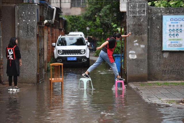 Những hình ảnh đáng sợ về cơn đại hồng thủy ở miền Nam Trung Quốc gây ra bởi những cơn mưa dai dẳng kéo dài hơn 30 ngày - Ảnh 9.