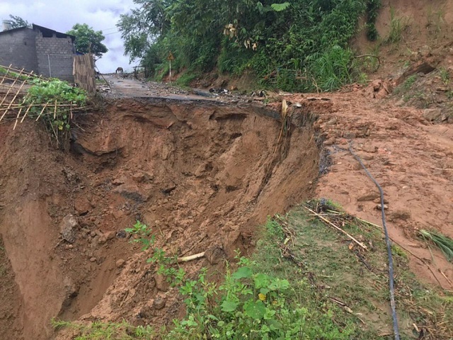 Lào Cai thiệt hại 10 tỷ đồng do mưa bão, sẵn sàng sơ tán người dân khỏi khu vực nguy hiểm - Ảnh 3.