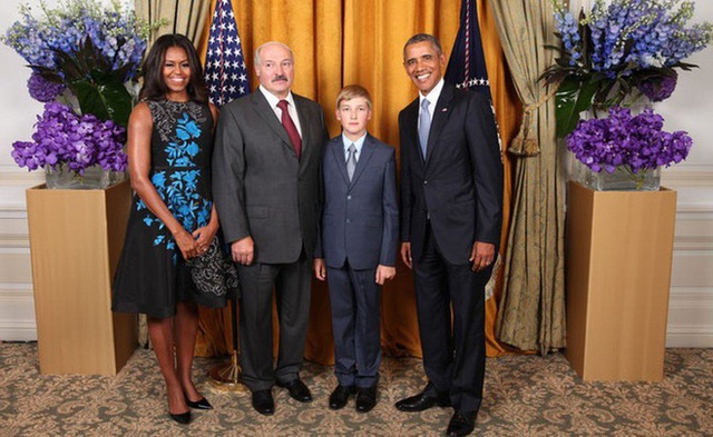 Con trai tổng thống Belarus cao ráo ở tuổi 15, theo bố đi công cán từ bé - Ảnh 2.