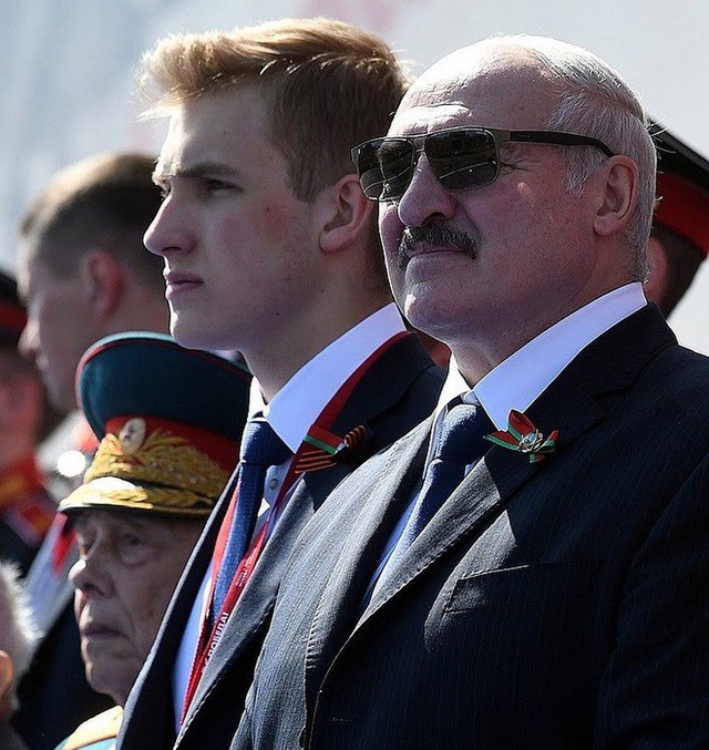 Con trai tổng thống Belarus cao ráo ở tuổi 15, theo bố đi công cán từ bé - Ảnh 6.