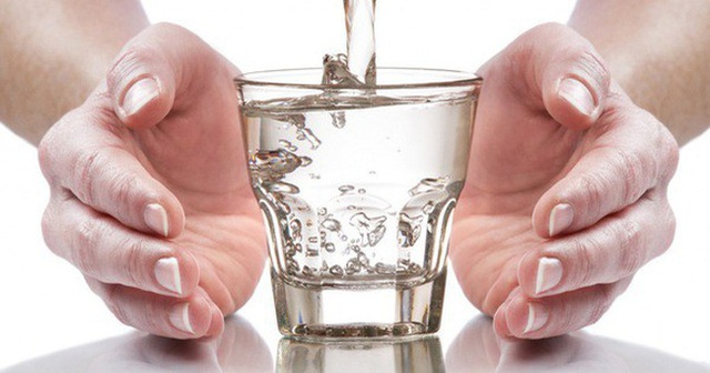 Cảnh báo thói quen uống nước có thể gây ung thư, nhiều người giật mình vì thường xuyên mắc phải - Ảnh 3.