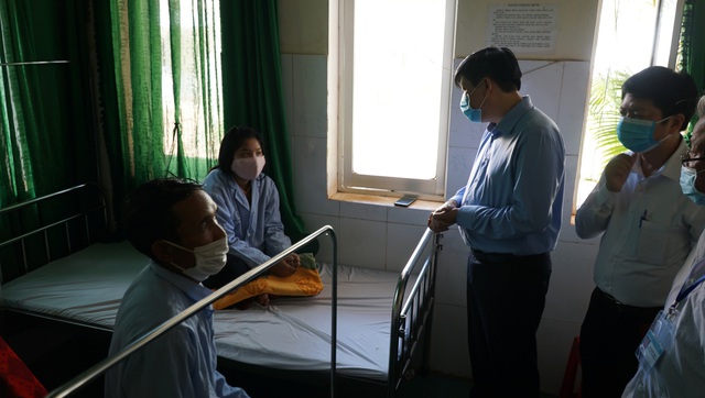 Quyền Bộ trưởng Bộ Y tế đích thân tới thăm bệnh nhân bạch hầu ở Tây Nguyên - Ảnh 5.