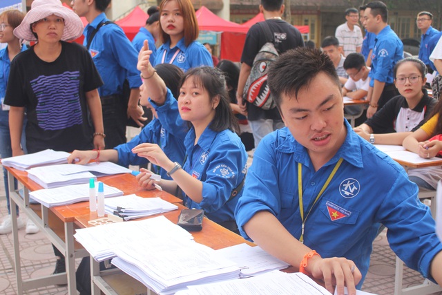 Sinh viên tình nguyện trường Đại học Kiến trúc náo nức hoạt động chào đón tân sinh viên - Ảnh 2.