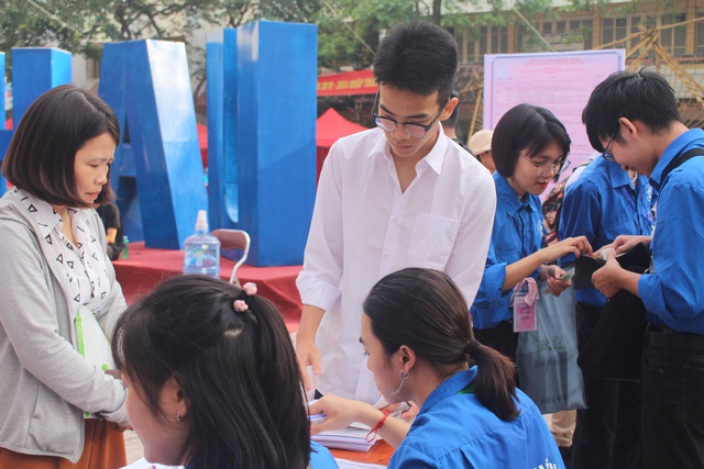 Sinh viên tình nguyện trường Đại học Kiến trúc náo nức hoạt động chào đón tân sinh viên - Ảnh 3.