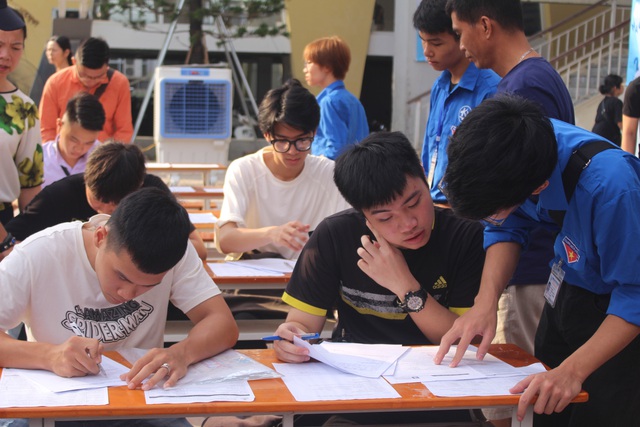 Sinh viên tình nguyện trường Đại học Kiến trúc náo nức hoạt động chào đón tân sinh viên - Ảnh 7.