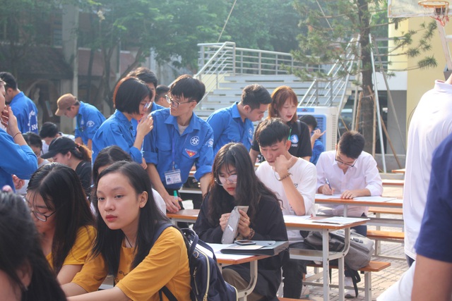 Sinh viên tình nguyện trường Đại học Kiến trúc náo nức hoạt động chào đón tân sinh viên - Ảnh 8.