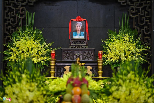 Con gái đầu của NSƯT Hoàng Yến không thể về chịu tang, phải gọi Facetime khóc mẹ - Ảnh 2.