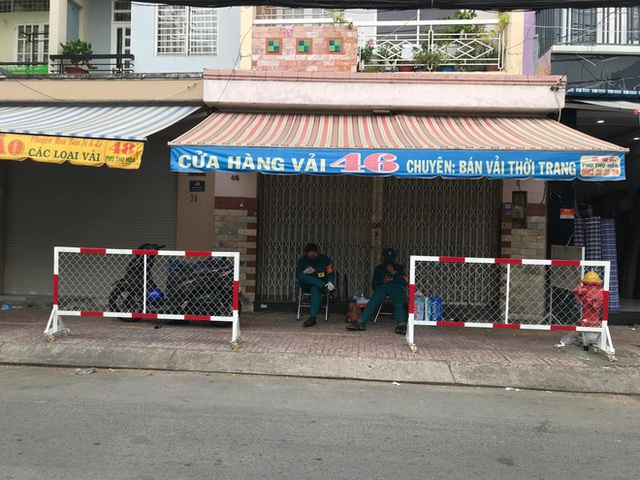 Quận Tân Phú tiếp tục phong tỏa 8 căn nhà - Ảnh 2.