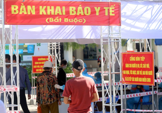 [Nhật ký từ tâm dịch Đà Nẵng]: Bệnh viện C kiểm soát từng người vào khám, điều trị - Ảnh 5.