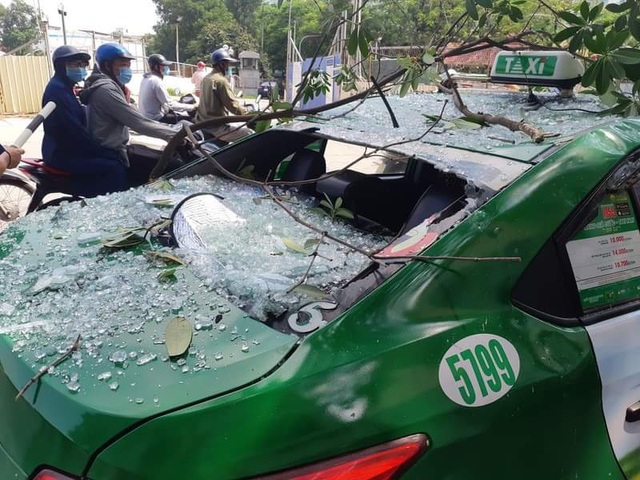 Hà Nội: Một vụ nổ lớn trên phố Kim Mã khiến 3 người bị thương nặng - Ảnh 2.