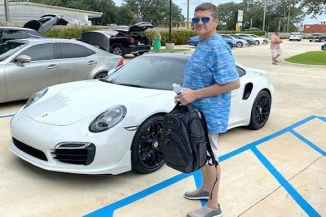 Tự in séc giả, người đàn ông Mỹ mua được siêu xe Porsche - Ảnh 1.